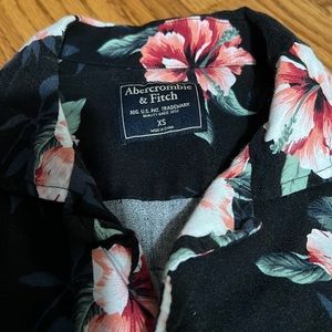 XS Abercrombie & Fitch Hawaiian shirt
